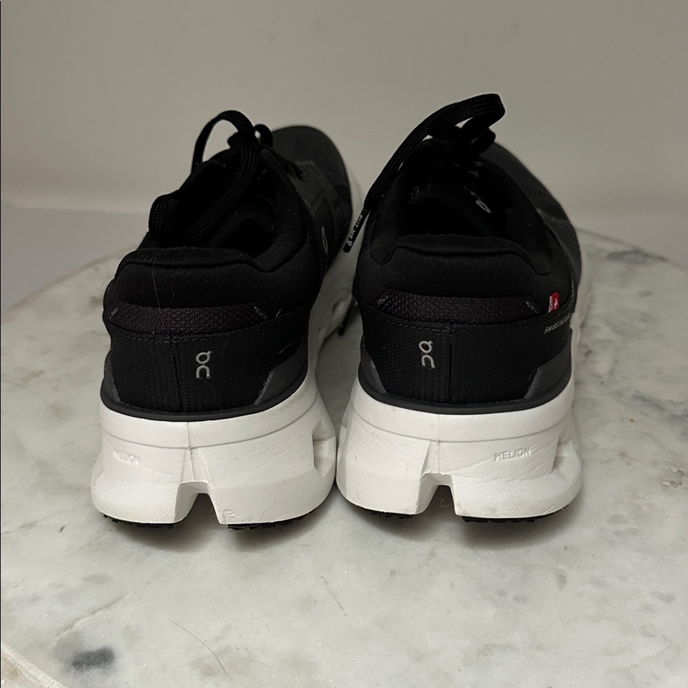 On Cloudrunner 2 - image 4